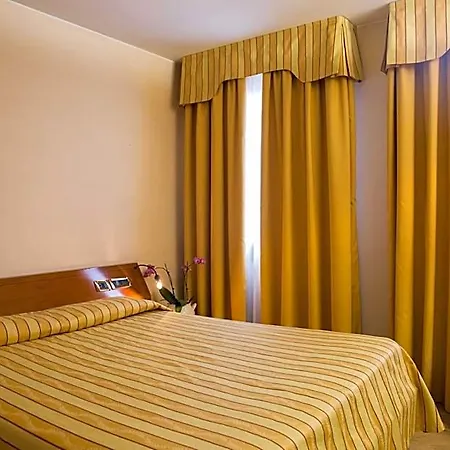 Monica Hotel