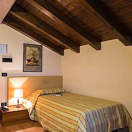 Hotel Monica 3*