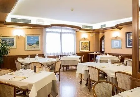 Hotel Monica